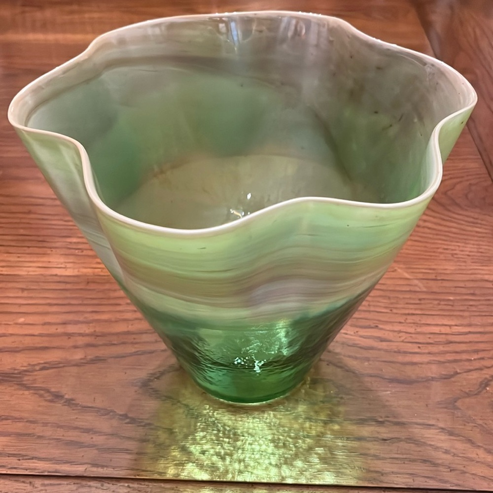 Murano‎ ribbon glass vase
